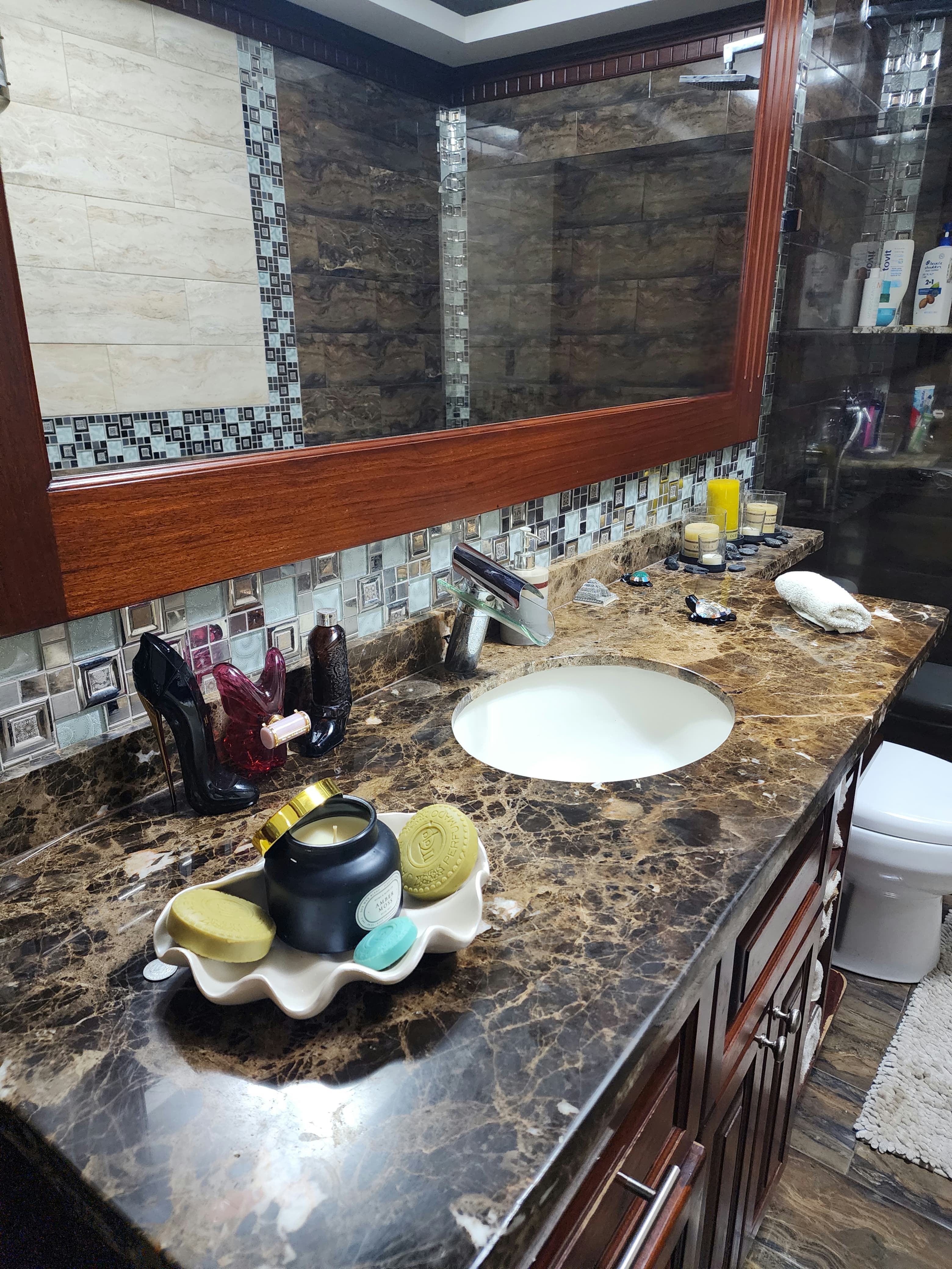 Baño con mármol